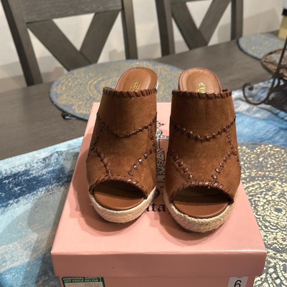 Crown Vintage Wedge
